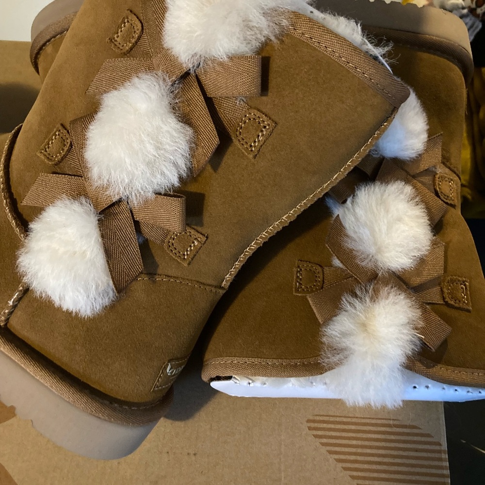 NIB Tan Koolaburra boots by UGG size 9